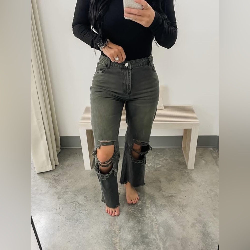 Women's Distressed Gray Jeans capris NWOT